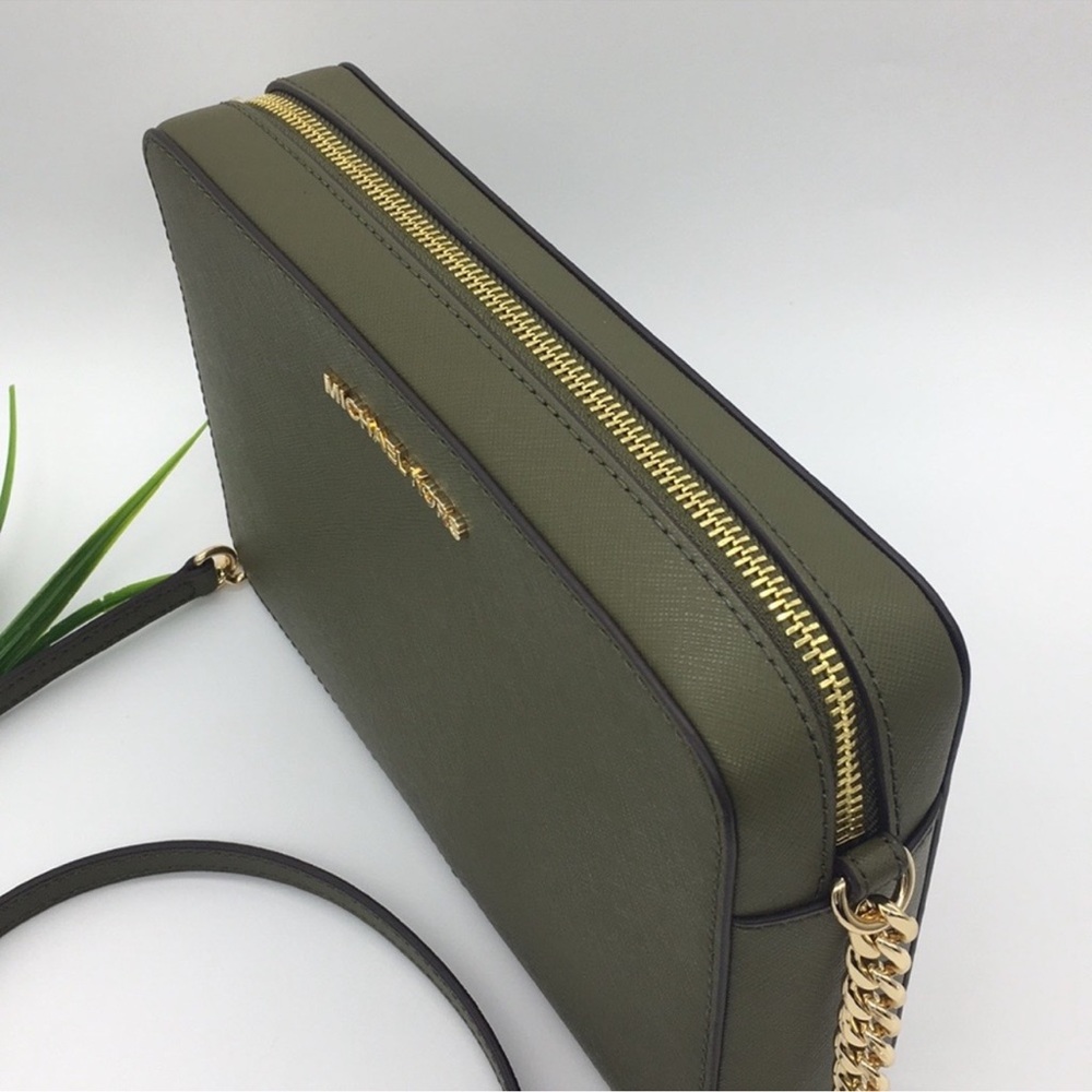 Michael Kors Jet Set Item Large East West Zip Crossbody Leather Olive
NWT - Picture 4 of 12